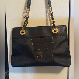 🔥MCM Rare and Gorgeous Black Tote w Golden Chains.🔥
